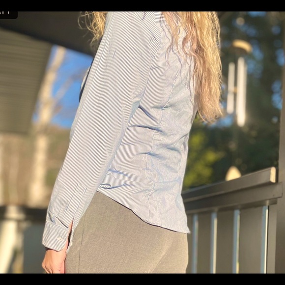 Reitmans Essentials pin-stripe, no wrinkle blouse - Picture 3 of 3